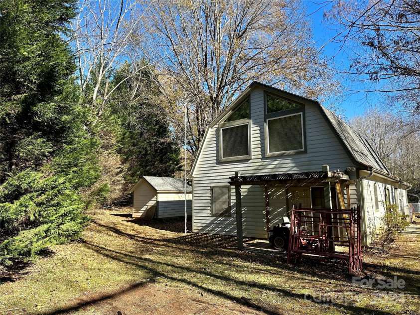 12 Hilltop Lane, Columbus, NC 28722.  MLS# CAR4203716, YatesRealty ID 5523. 