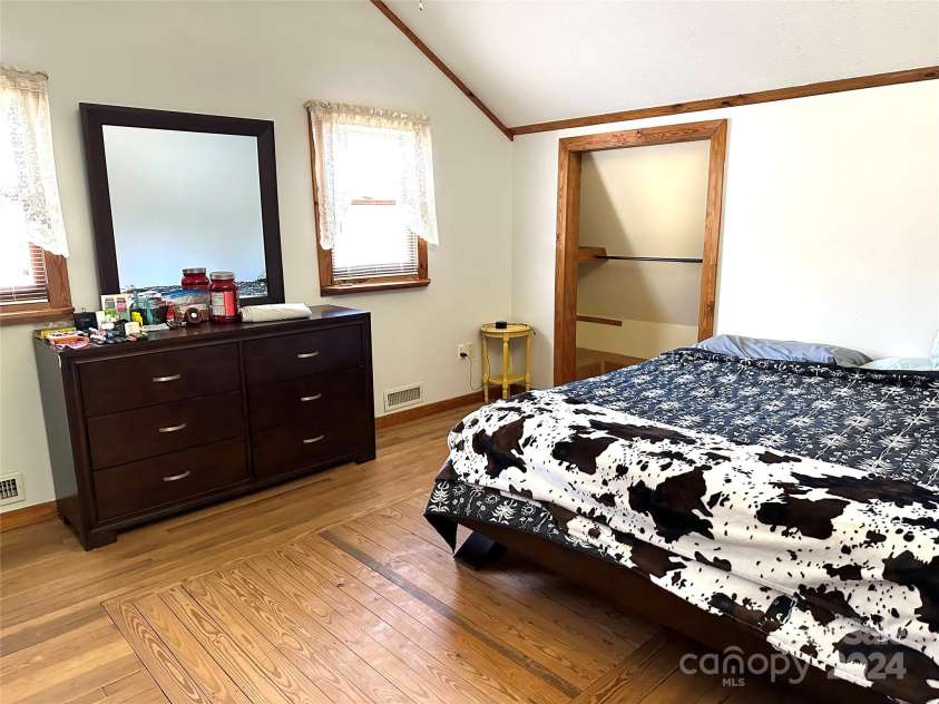 12 Hilltop Lane, Columbus, NC 28722.  MLS# CAR4203716, YatesRealty ID 5523. 