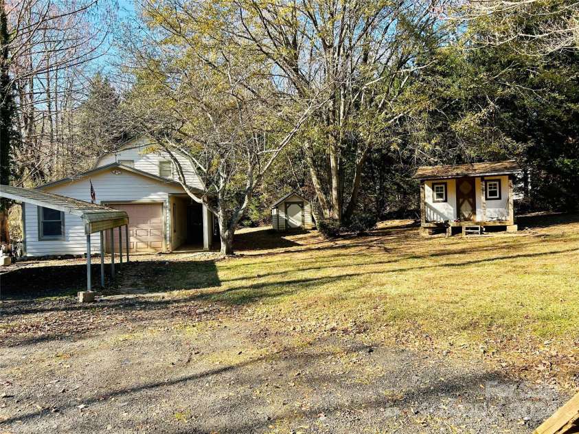 12 Hilltop Lane, Columbus, NC 28722.  MLS# CAR4203716, YatesRealty ID 5523. Welcome home to your quaint cottage situated on over 1.3 acres!
