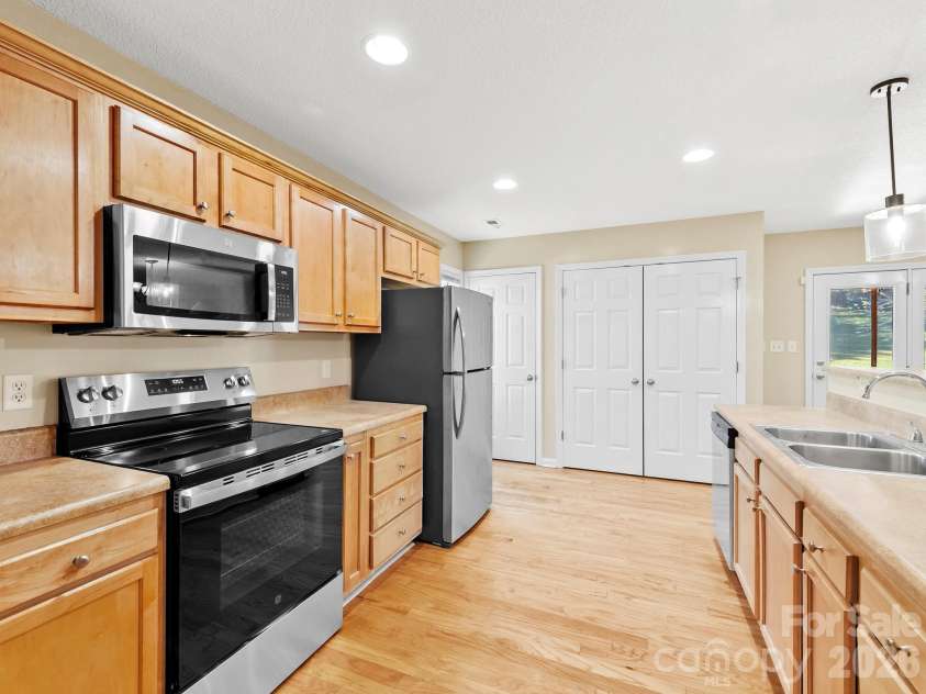 81 Crayton Road, Asheville, NC 28803.  MLS# CAR4432139, YatesRealty ID 55230. 