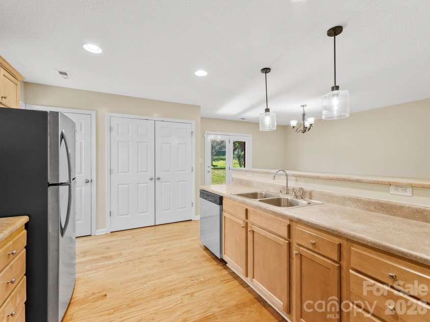 81 Crayton Road, Asheville, NC 28803.  MLS# CAR4432139, YatesRealty ID 55230. 