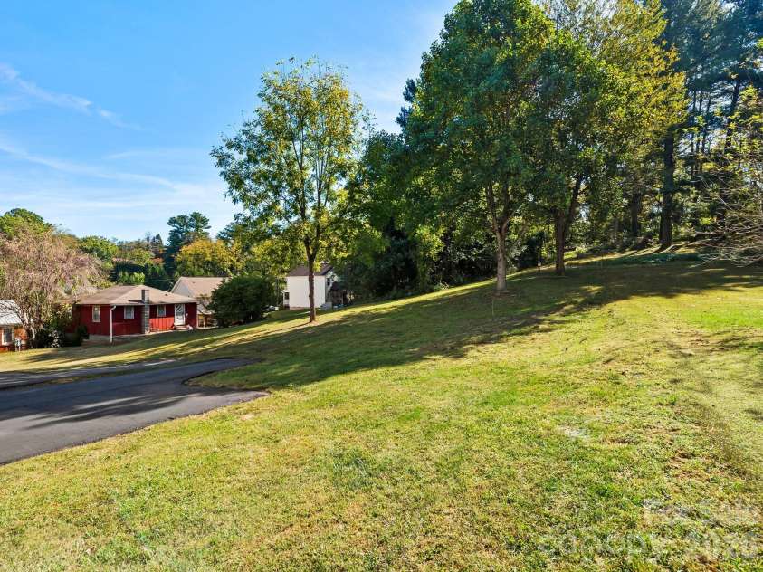 81 Crayton Road, Asheville, NC 28803.  MLS# CAR4432139, YatesRealty ID 55230. 