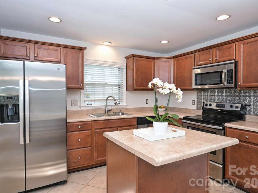 1344 Edgewater Drive, Charlotte, NC 28210.  MLS# CAR4431660, YatesRealty ID 55231. 