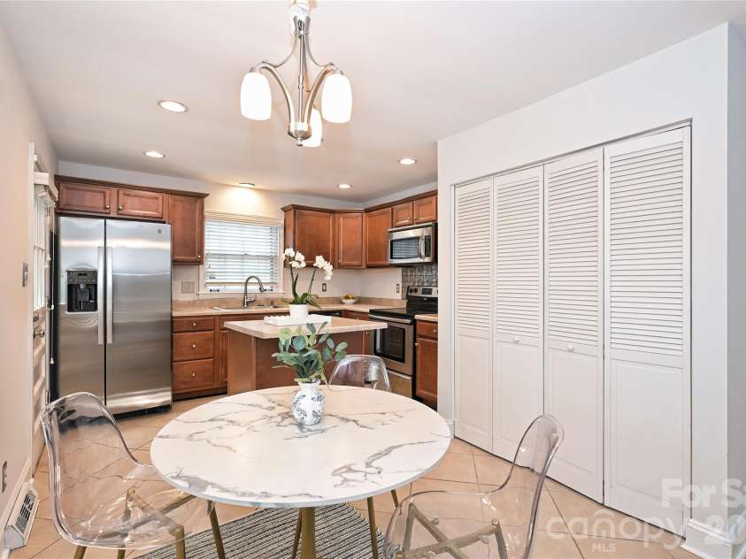 1344 Edgewater Drive, Charlotte, NC 28210.  MLS# CAR4431660, YatesRealty ID 55231. 