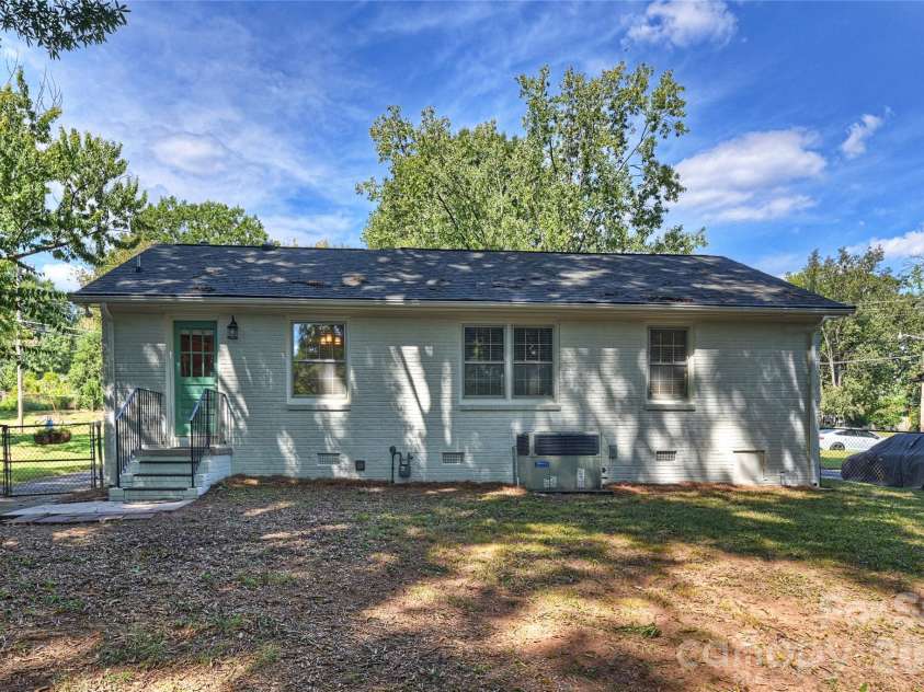 1344 Edgewater Drive, Charlotte, NC 28210.  MLS# CAR4431660, YatesRealty ID 55231. 