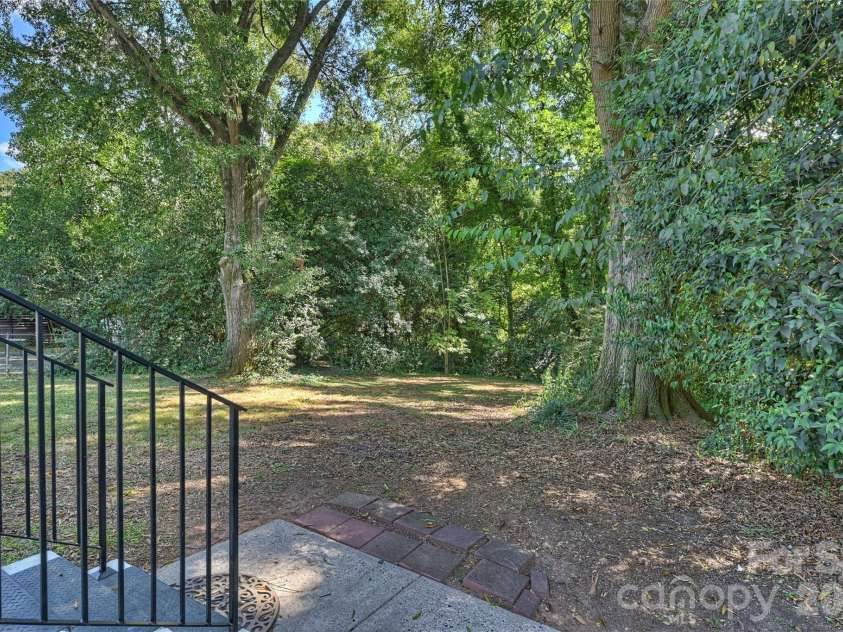 1344 Edgewater Drive, Charlotte, NC 28210.  MLS# CAR4431660, YatesRealty ID 55231. 