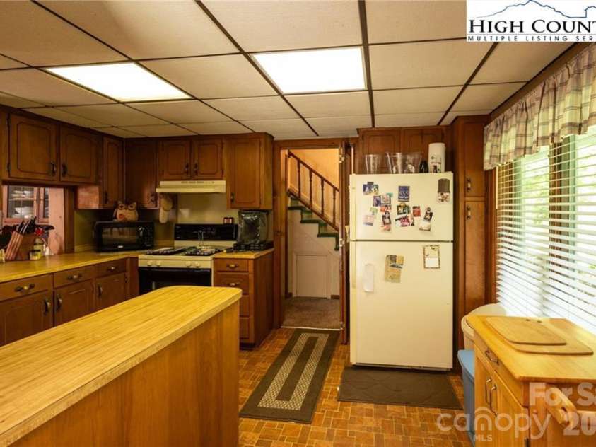 230 West Cove Lane, Boone, NC 28607.  MLS# CAR4432382, YatesRealty ID 55237. 