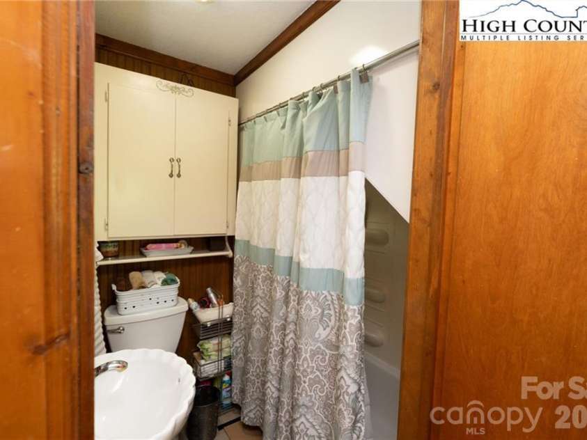 230 West Cove Lane, Boone, NC 28607.  MLS# CAR4432382, YatesRealty ID 55237. 