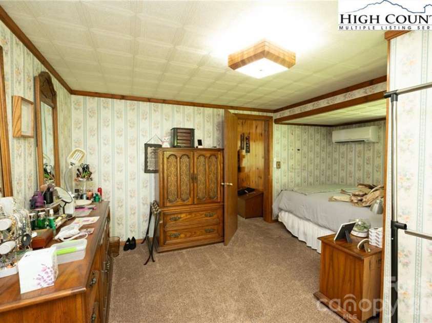 230 West Cove Lane, Boone, NC 28607.  MLS# CAR4432382, YatesRealty ID 55237. 