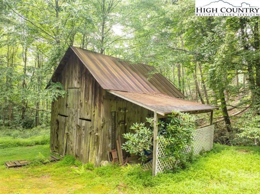 230 West Cove Lane, Boone, NC 28607.  MLS# CAR4432382, YatesRealty ID 55237. 