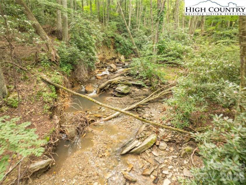 230 West Cove Lane, Boone, NC 28607.  MLS# CAR4432382, YatesRealty ID 55237. 