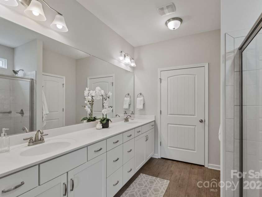 515 Stickley Place, Lancaster, SC 29720.  MLS# CAR4307890, YatesRealty ID 5524. Primary Bathroom