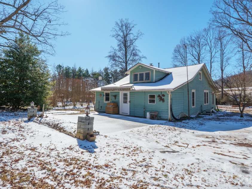 5394 S NC 16 Business Hwy Drive, Maiden, NC 28650.  MLS# CAR4342035, YatesRealty ID 5524. 