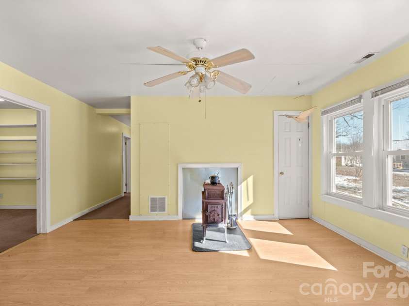 5394 S NC 16 Business Hwy Drive, Maiden, NC 28650.  MLS# CAR4342035, YatesRealty ID 5524. 