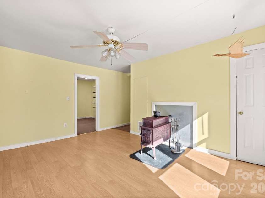 5394 S NC 16 Business Hwy Drive, Maiden, NC 28650.  MLS# CAR4342035, YatesRealty ID 5524. 