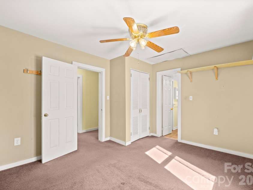 5394 S NC 16 Business Hwy Drive, Maiden, NC 28650.  MLS# CAR4342035, YatesRealty ID 5524. 