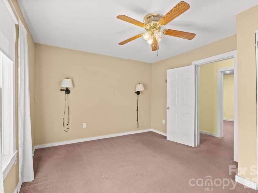 5394 S NC 16 Business Hwy Drive, Maiden, NC 28650.  MLS# CAR4342035, YatesRealty ID 5524. 