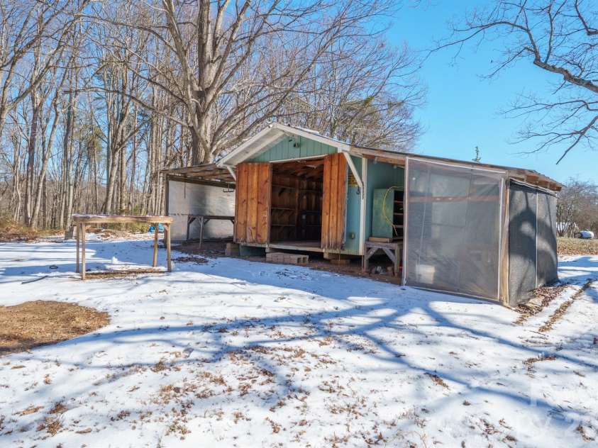 5394 S NC 16 Business Hwy Drive, Maiden, NC 28650.  MLS# CAR4342035, YatesRealty ID 5524. 