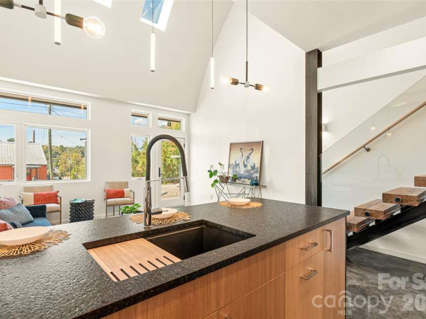 6 Roberts Street, Asheville, NC 28801.  MLS# CAR4431489, YatesRealty ID 55241. 