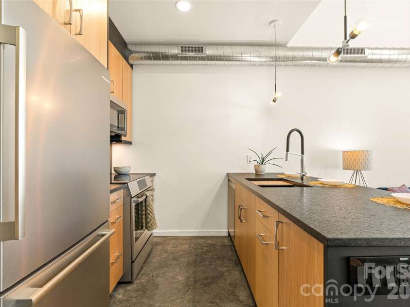 6 Roberts Street, Asheville, NC 28801.  MLS# CAR4431489, YatesRealty ID 55241. 