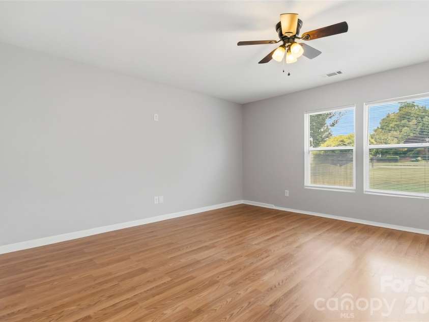 6215 Woodland Commons Drive, Charlotte, NC 28269.  MLS# CAR4432348, YatesRealty ID 55242. 