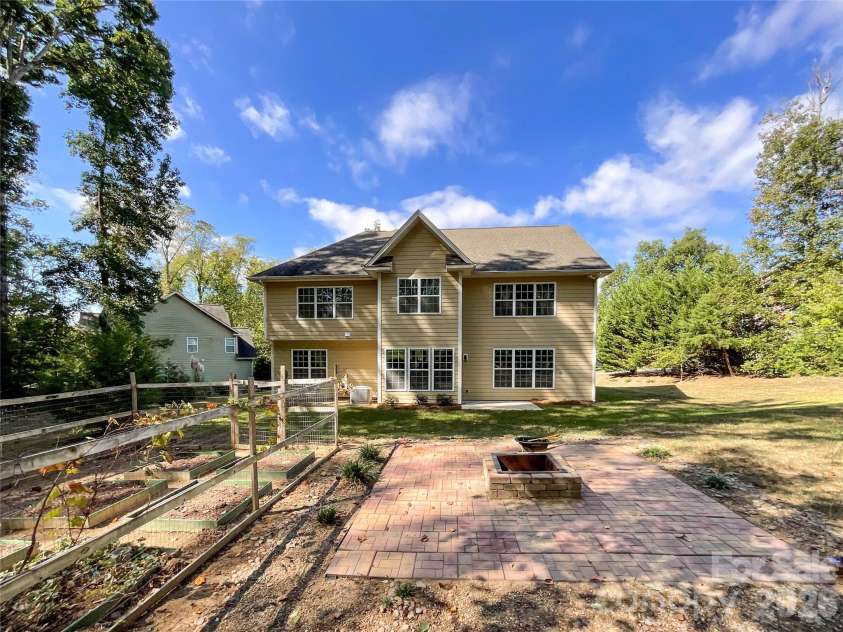 7527 Snowbird Court, Mint Hill, NC 28227.  MLS# CAR4432418, YatesRealty ID 55245. 