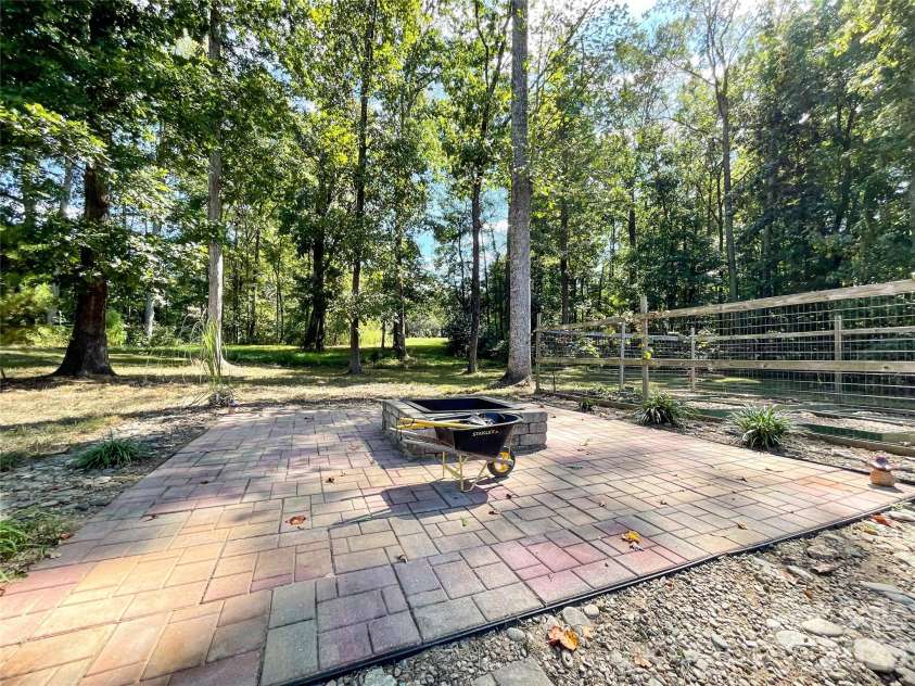 7527 Snowbird Court, Mint Hill, NC 28227.  MLS# CAR4432418, YatesRealty ID 55245. 