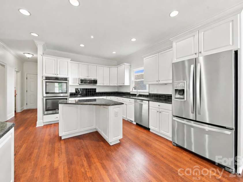 5539 Sunstar Court, Charlotte, NC 28226.  MLS# CAR4431682, YatesRealty ID 55248. 