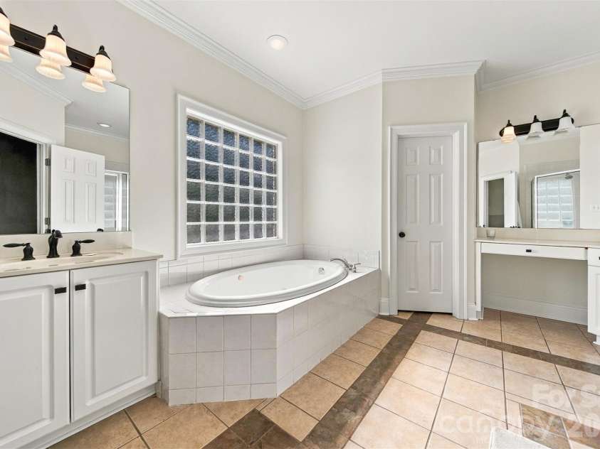 5539 Sunstar Court, Charlotte, NC 28226.  MLS# CAR4431682, YatesRealty ID 55248. 