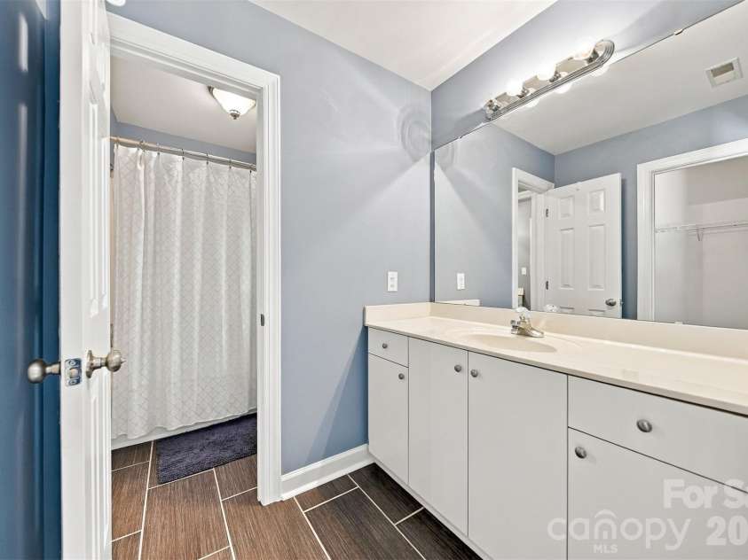5539 Sunstar Court, Charlotte, NC 28226.  MLS# CAR4431682, YatesRealty ID 55248. 
