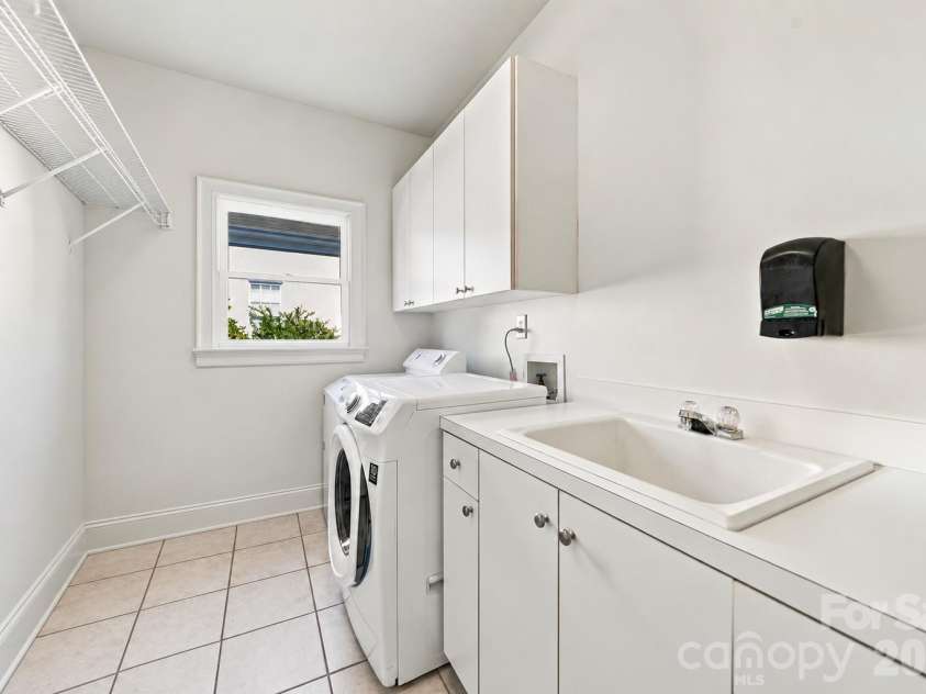 5539 Sunstar Court, Charlotte, NC 28226.  MLS# CAR4431682, YatesRealty ID 55248. 