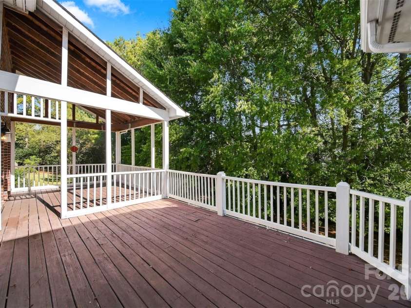 5539 Sunstar Court, Charlotte, NC 28226.  MLS# CAR4431682, YatesRealty ID 55248. 