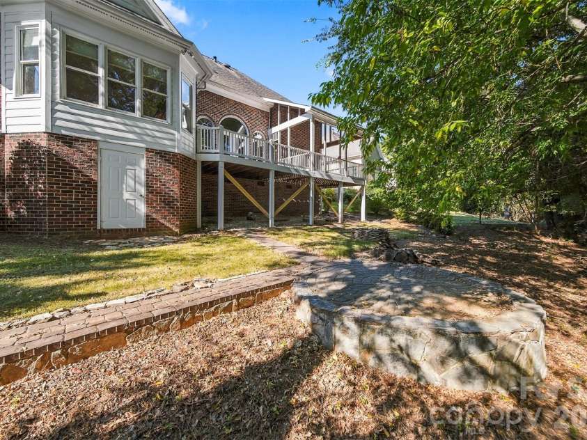 5539 Sunstar Court, Charlotte, NC 28226.  MLS# CAR4431682, YatesRealty ID 55248. 