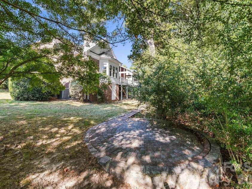 5539 Sunstar Court, Charlotte, NC 28226.  MLS# CAR4431682, YatesRealty ID 55248. 