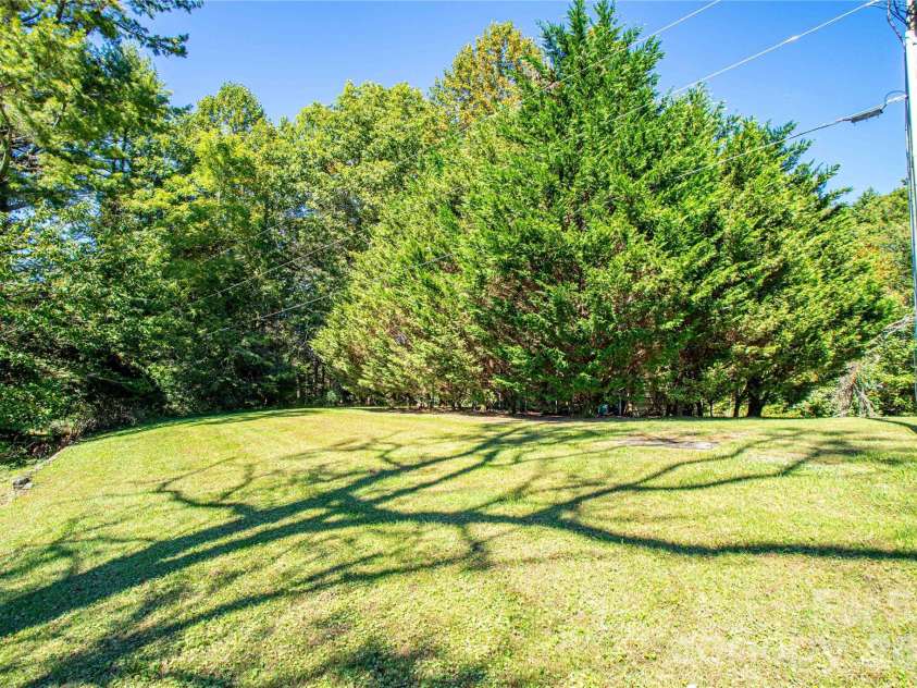 2586 Kim Miller Road, Lake Toxaway, NC 28747.  MLS# CAR4431012, YatesRealty ID 55249. Front yard