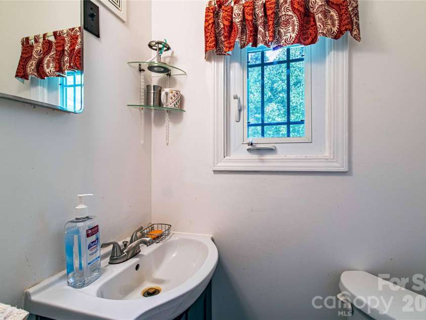 2586 Kim Miller Road, Lake Toxaway, NC 28747.  MLS# CAR4431012, YatesRealty ID 55249. Half bath