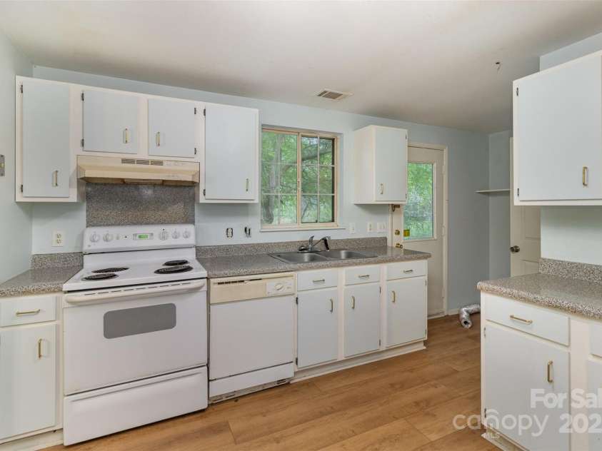 6005 Fringe Tree Drive, Charlotte, NC 28227.  MLS# CAR4241933, YatesRealty ID 5525. 