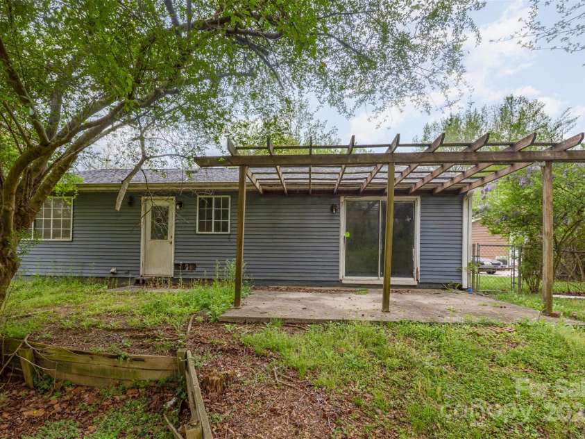 6005 Fringe Tree Drive, Charlotte, NC 28227.  MLS# CAR4241933, YatesRealty ID 5525. 