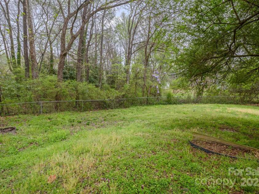 6005 Fringe Tree Drive, Charlotte, NC 28227.  MLS# CAR4241933, YatesRealty ID 5525. 