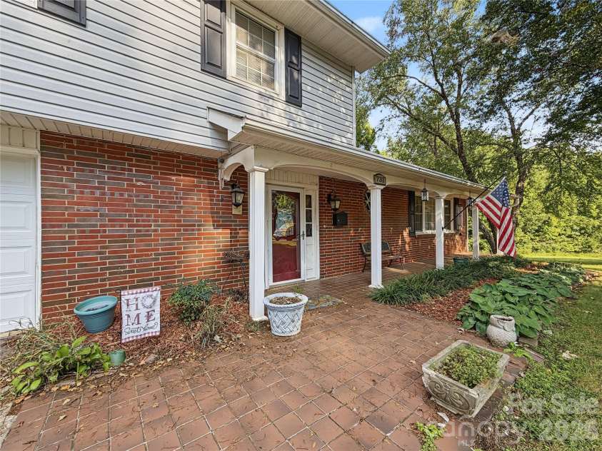731 Club Drive, Statesville, NC 28677.  MLS# CAR4428330, YatesRealty ID 55258. 
