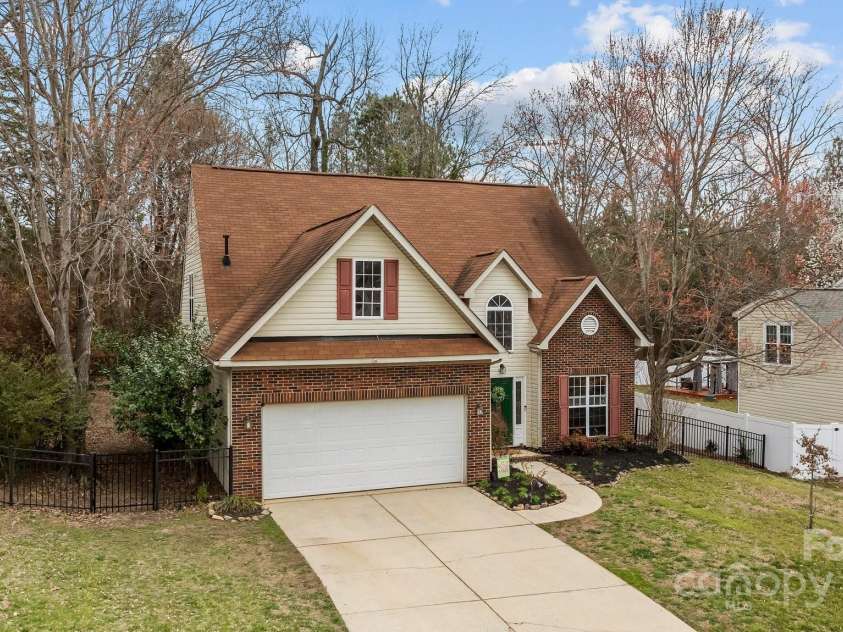 207 Pebble Creek Crossing, Fort Mill, SC 29715.  MLS# CAR4225180, YatesRealty ID 5526. 