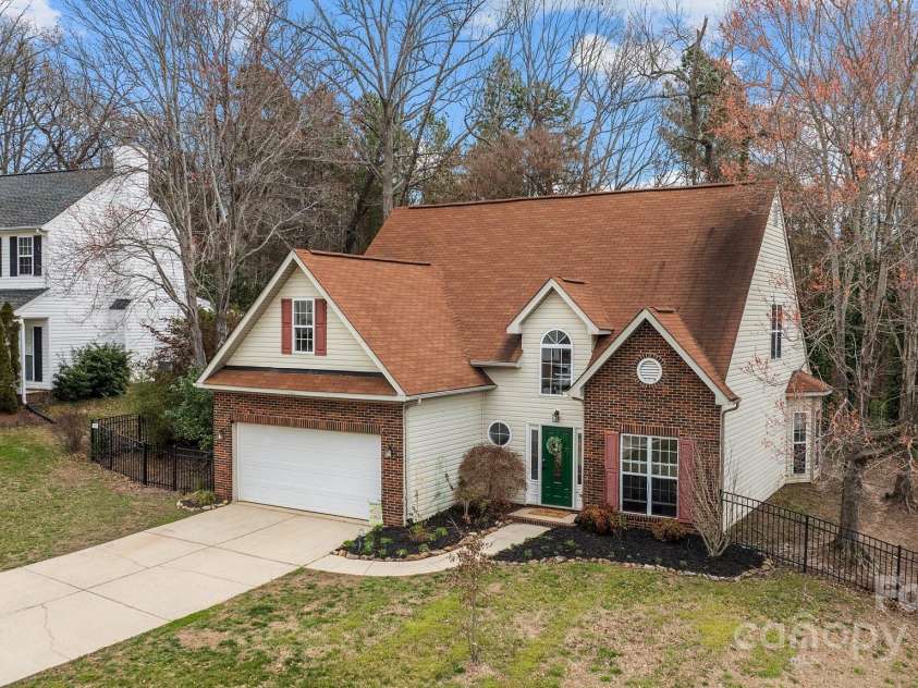 207 Pebble Creek Crossing, Fort Mill, SC 29715.  MLS# CAR4225180, YatesRealty ID 5526. 