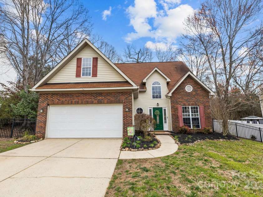 207 Pebble Creek Crossing, Fort Mill, SC 29715.  MLS# CAR4225180, YatesRealty ID 5526. 