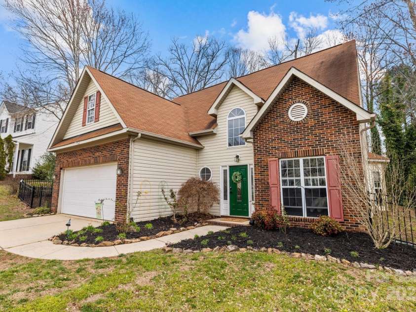 207 Pebble Creek Crossing, Fort Mill, SC 29715.  MLS# CAR4225180, YatesRealty ID 5526. 