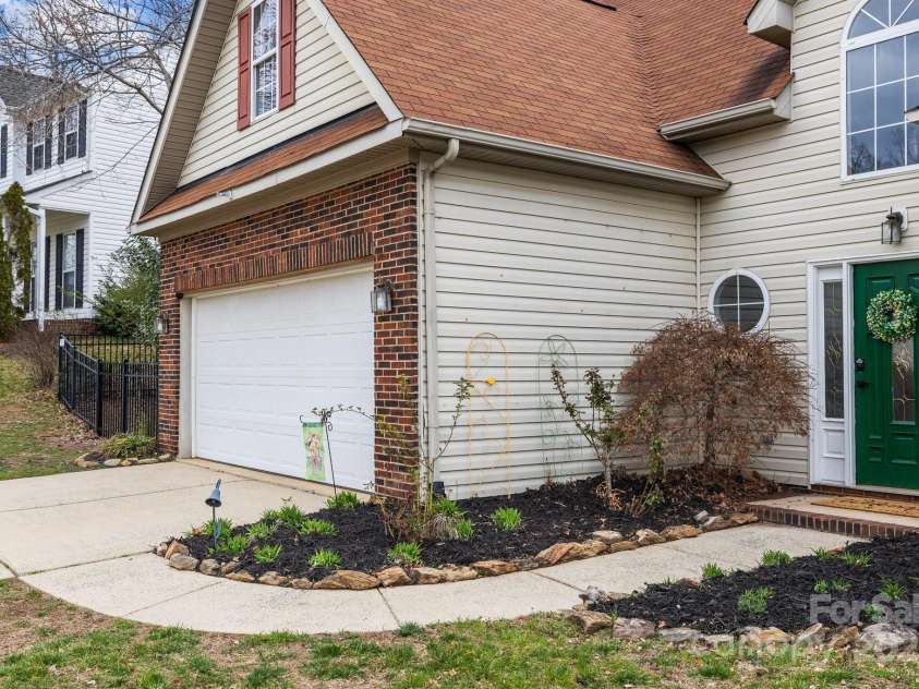 207 Pebble Creek Crossing, Fort Mill, SC 29715.  MLS# CAR4225180, YatesRealty ID 5526. 
