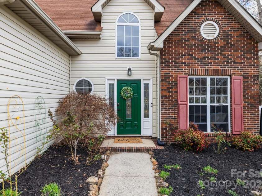 207 Pebble Creek Crossing, Fort Mill, SC 29715.  MLS# CAR4225180, YatesRealty ID 5526. 