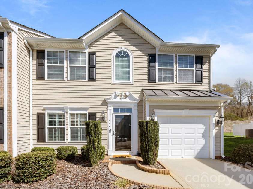 444 Battery Circle, Clover, SC 29710.  MLS# CAR4352674, YatesRealty ID 5526. 