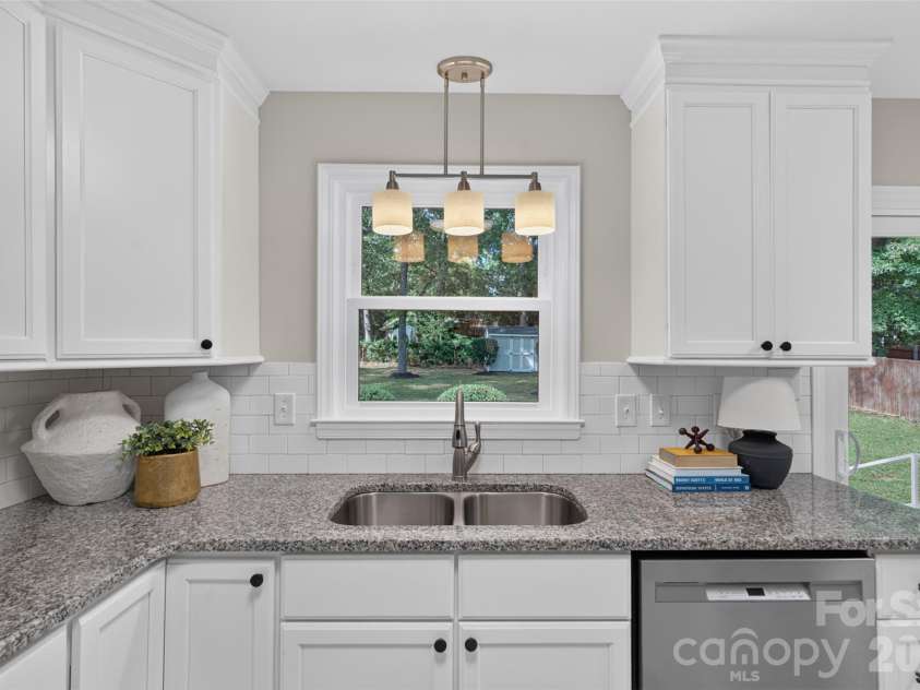 3918 Rhodes Avenue, Charlotte, NC 28210.  MLS# CAR4432255, YatesRealty ID 55263. 
