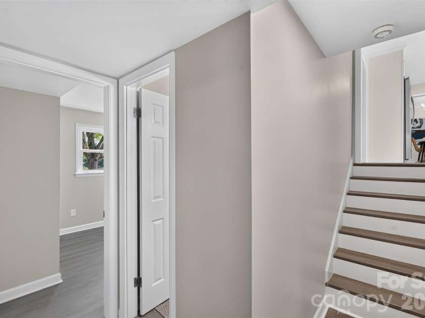 3918 Rhodes Avenue, Charlotte, NC 28210.  MLS# CAR4432255, YatesRealty ID 55263. 