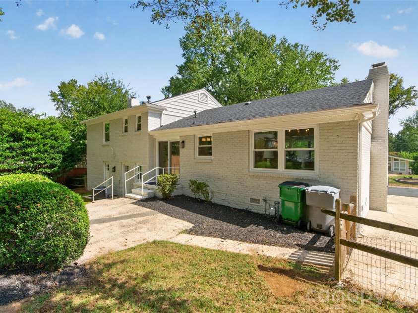 3918 Rhodes Avenue, Charlotte, NC 28210.  MLS# CAR4432255, YatesRealty ID 55263. 